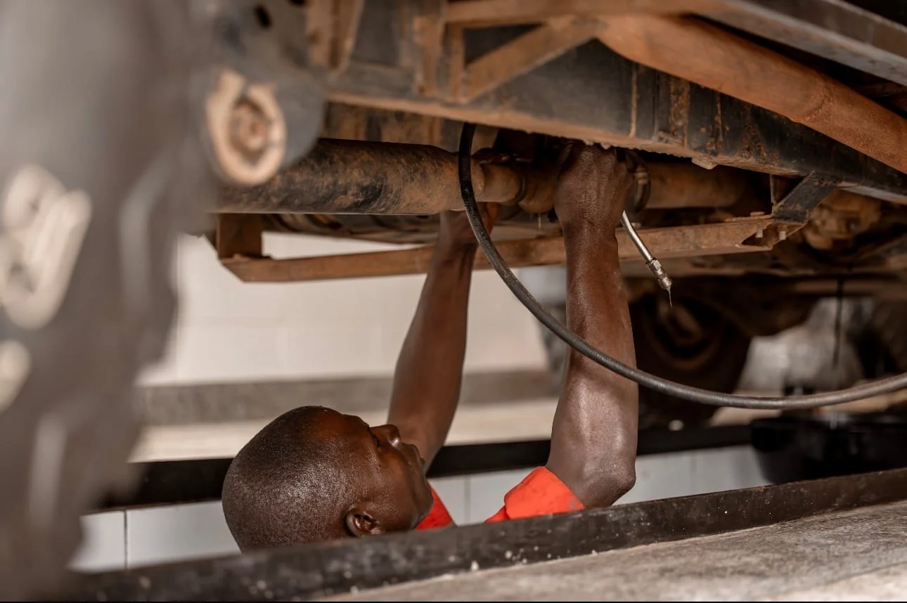 Chassis and drivetrain service in the workshop