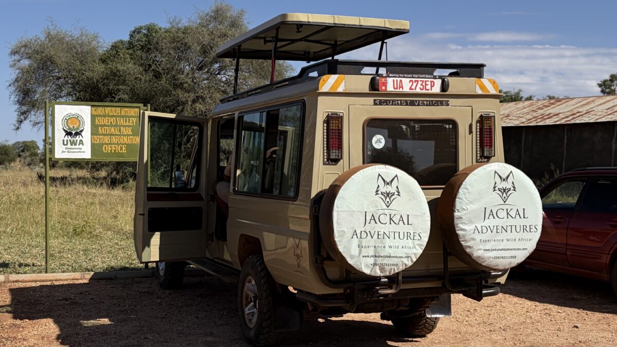 A Jackal Adventures safari Land Cruiser
